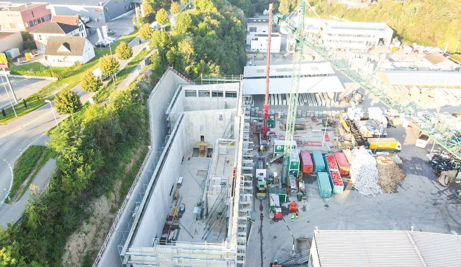 Hochbau| Industriegebäude | Wärmezentrale Kaiseraugst | Eine Erfolgsgeschichte der Ernst Frey AG: Im Auftrag der AEW Energie AG entstand ein Neubau, der 1700 Haushalte mit Wärme aus erneuerbarer Energie versorgt.