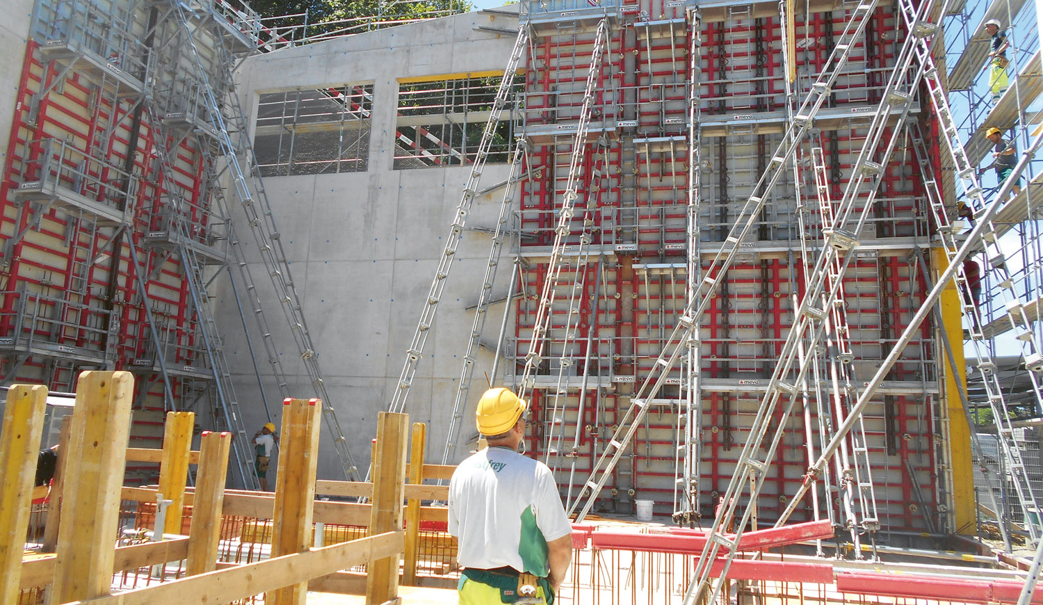 Hochbau| Industriegebäude | Wärmezentrale Kaiseraugst | Eine Erfolgsgeschichte der Ernst Frey AG: Im Auftrag der AEW Energie AG entstand ein Neubau, der 1700 Haushalte mit Wärme aus erneuerbarer Energie versorgt.