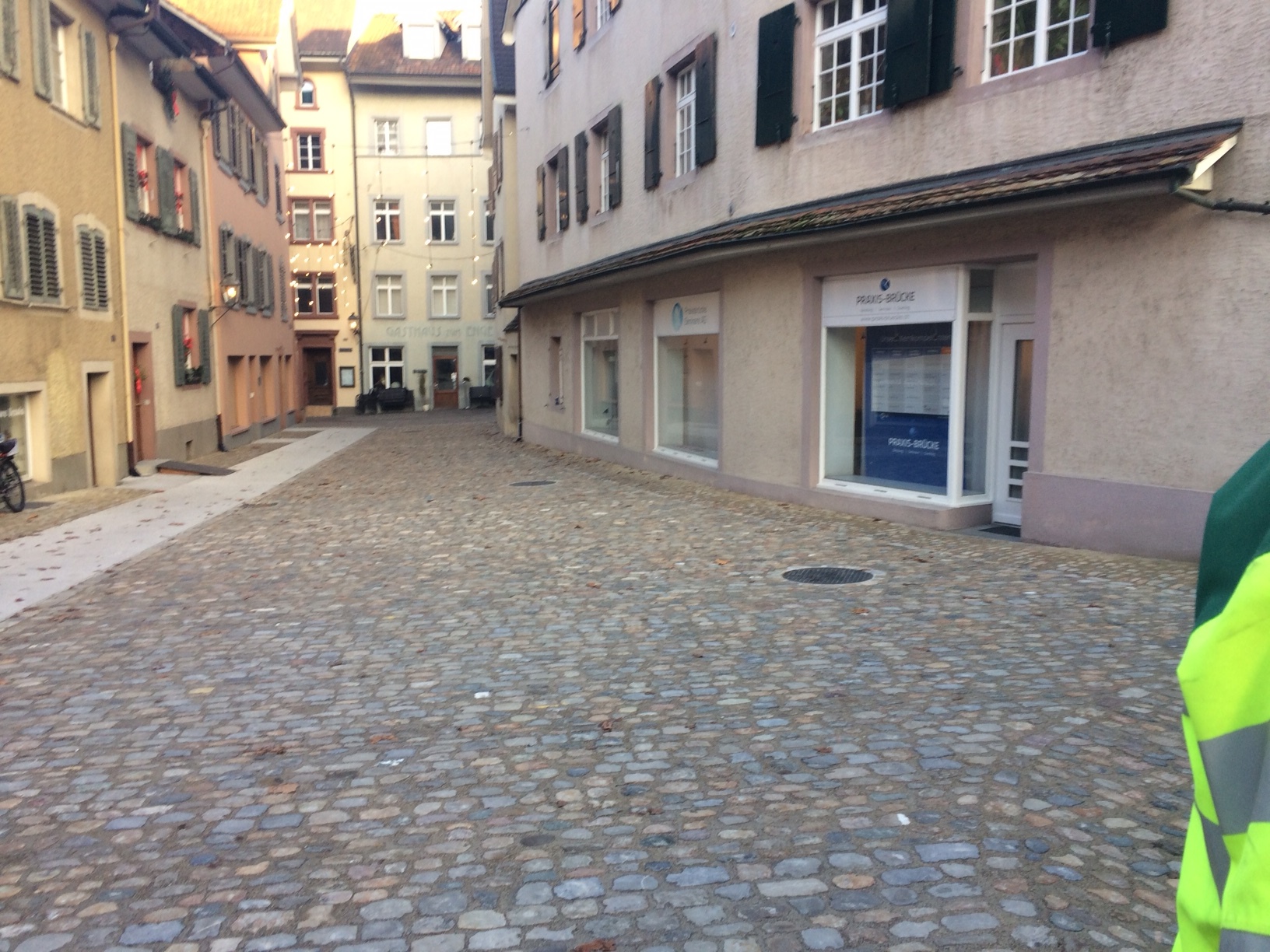 Strassenbau | Wiederherstellung Natursteinpflästerung | Eine Erfolgsgeschichte der Ernst Frey AG: Im Auftrag der Stadt Rheinfelden haben wir historische Pflästerungen mit modernem Strassenbau verbunden.