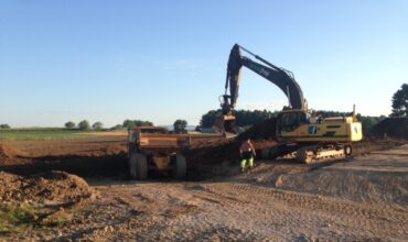 Strassen- und Tiefbau | Bodenrekultivierung nach Mass | Eine Erfolgsgeschichte der Ernst Frey AG: Unsere Spezialisten aus dem Strassen- und Tiefbau machen auf Wunsch auch Böden wieder nutzbar. Jetzt mehr erfahren!