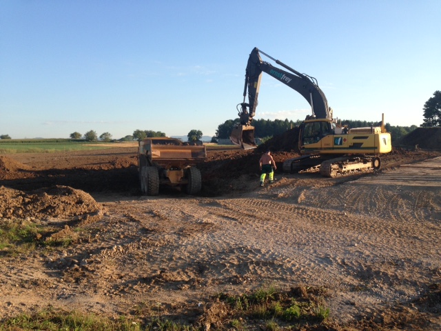 Strassen- und Tiefbau | Bodenrekultivierung nach Mass | Eine Erfolgsgeschichte der Ernst Frey AG: Unsere Spezialisten aus dem Strassen- und Tiefbau machen auf Wunsch auch Böden wieder nutzbar. Jetzt mehr erfahren!