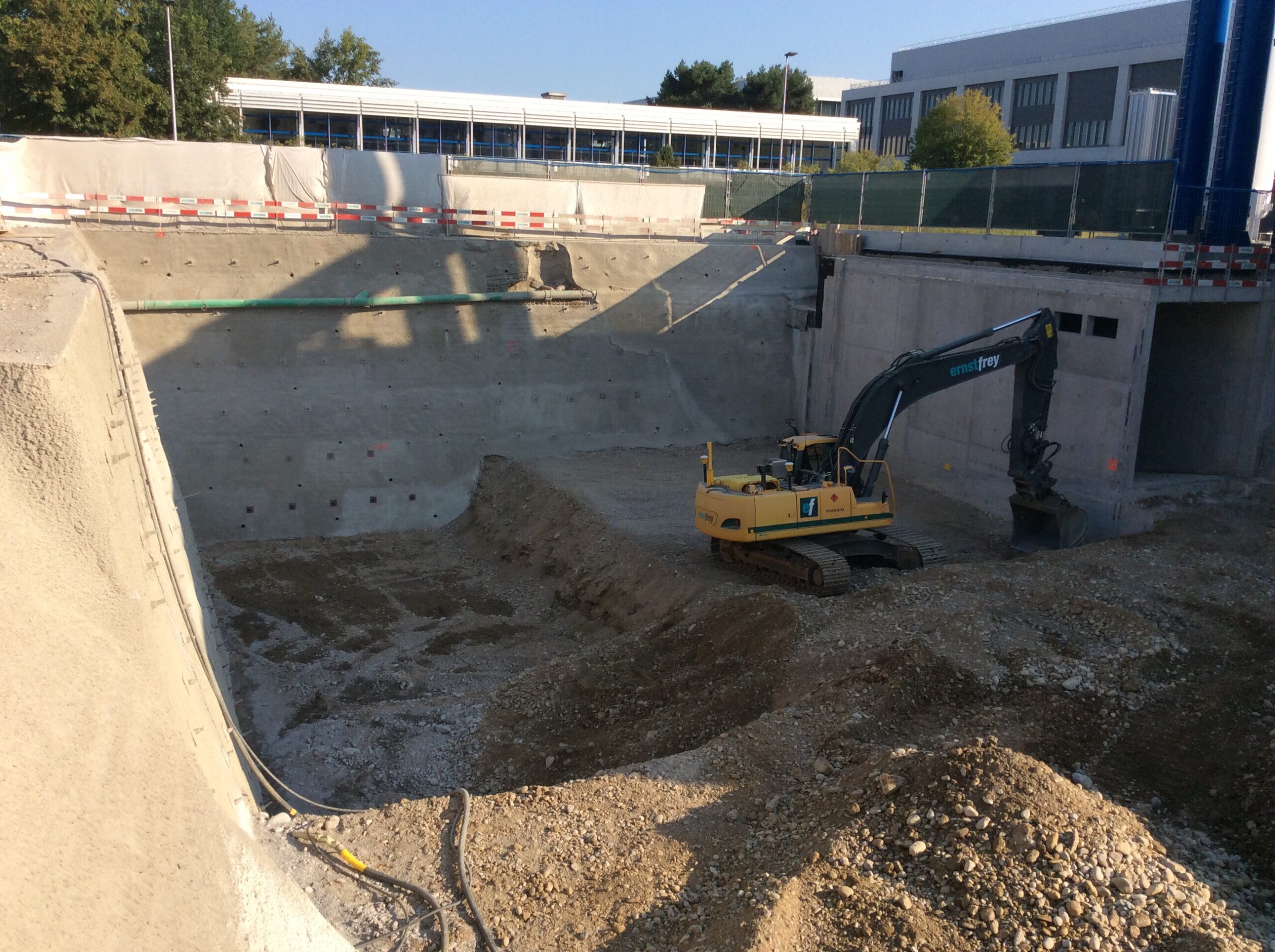 Ernst Frey, Strassen- und Tiefbau, 2018, Aargau, Kaiseraugst: Wurmisweg, Baugrube Holzheizwerk