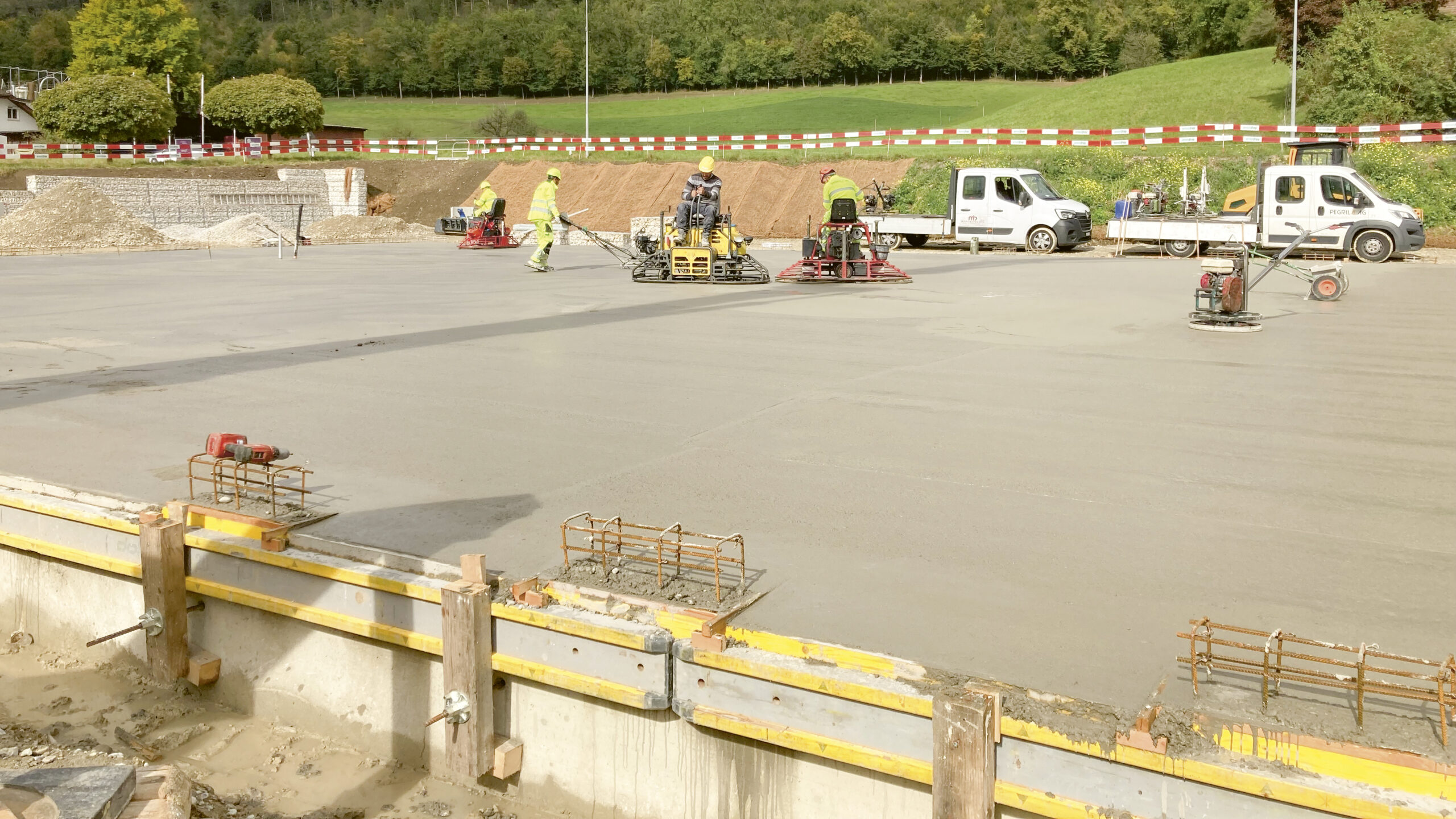 Ernst Frey, Strassen- und Tiefbau, 2021, Geschäftskunden, Solothurn, Balsthal, Thalstrasse, Werkleitungen, Bodenplatten und Umgebungsarbeiten